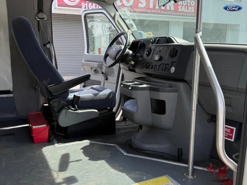 Used 2015 Ford E-350 and Econoline 350 Super Duty RWD image 16