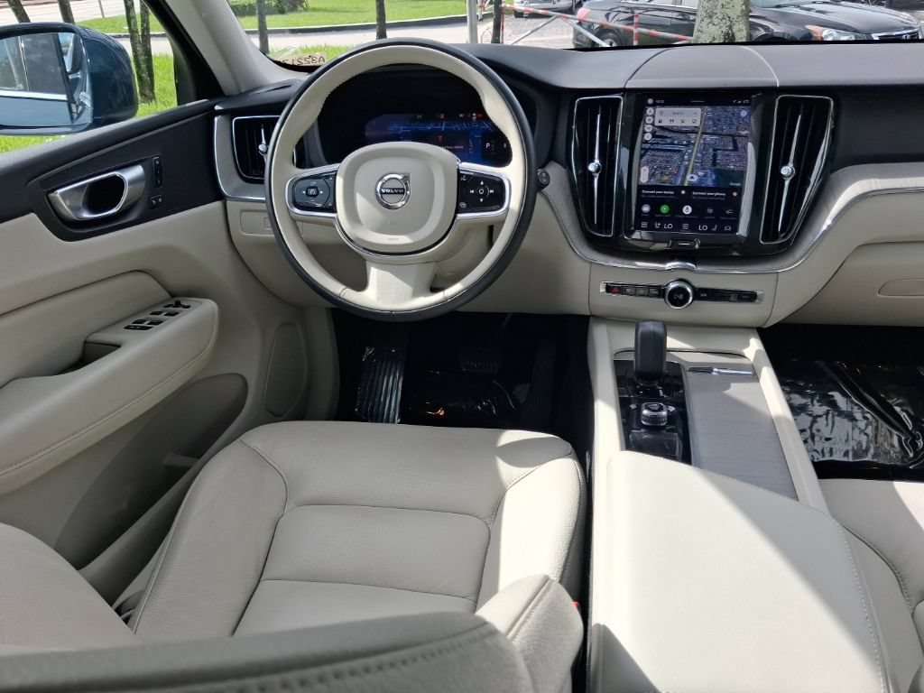 Used 2023 Volvo XC60 B5 Plus w/ Climate Package AWD/4WD image 10