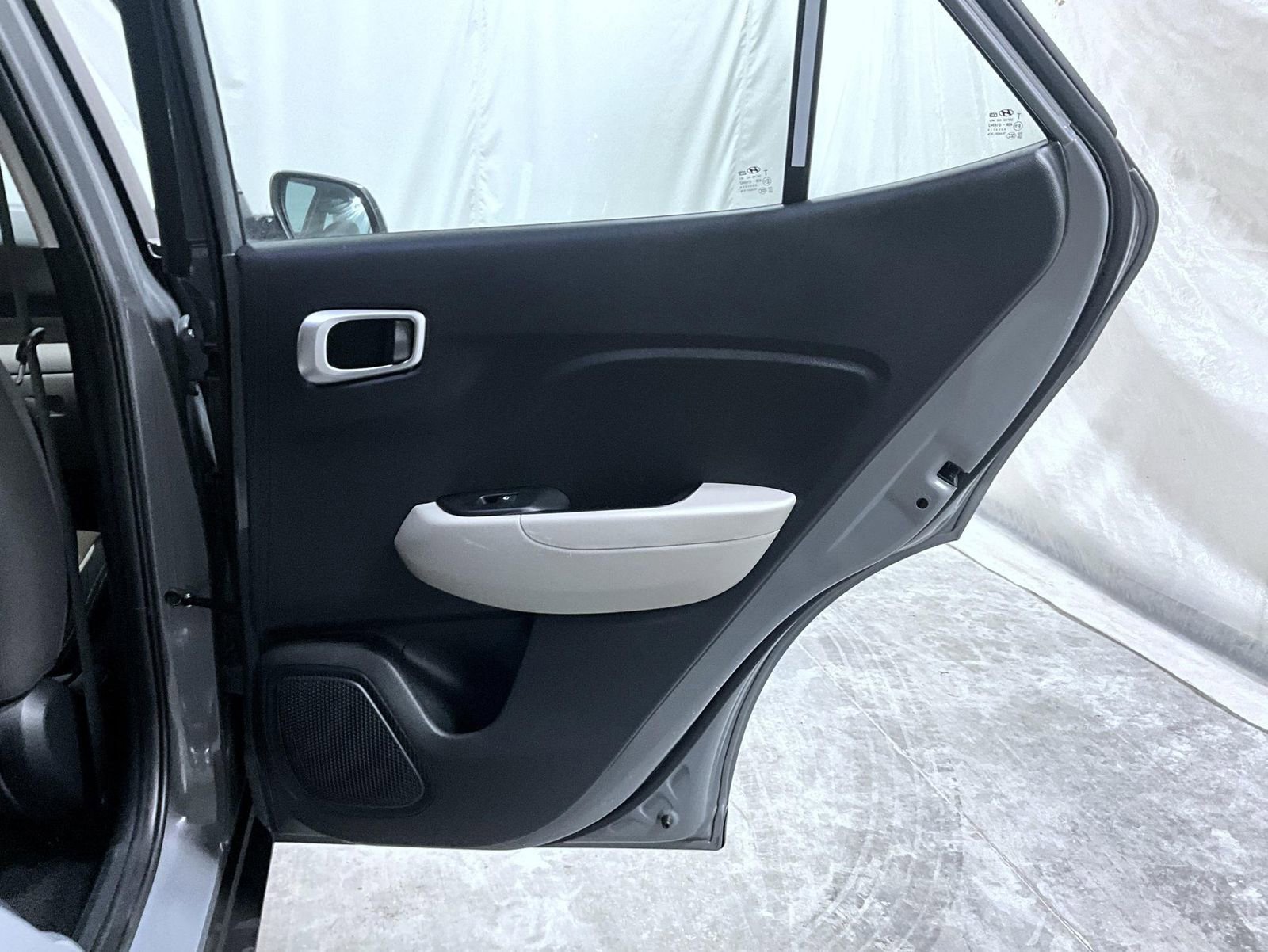 Used 2023 Hyundai Venue SEL image 21