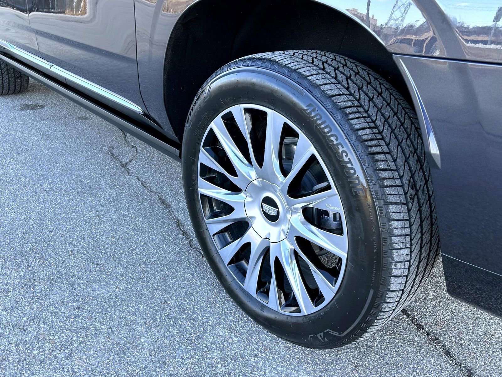 Certified 2025 Cadillac Escalade ESV Premium Luxury Platinum image 12