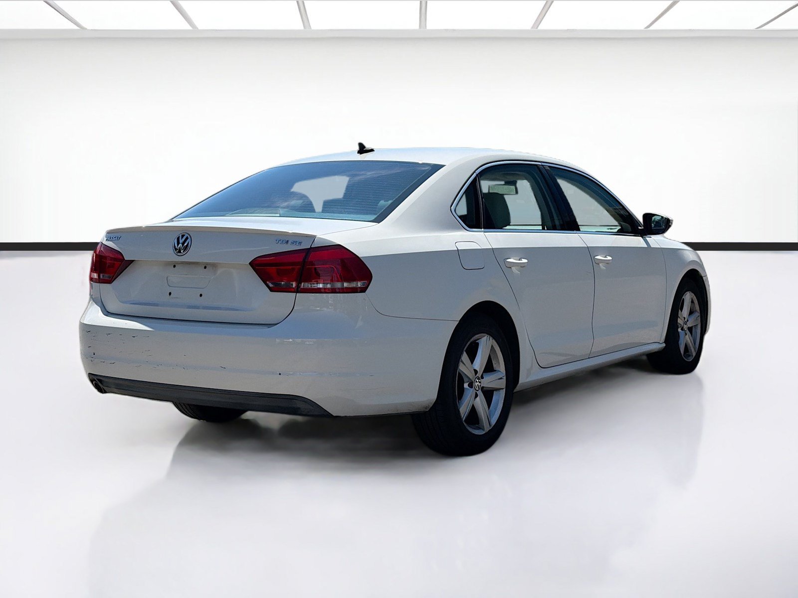 Used 2012 Volkswagen Passat TDI SE FWD image 4