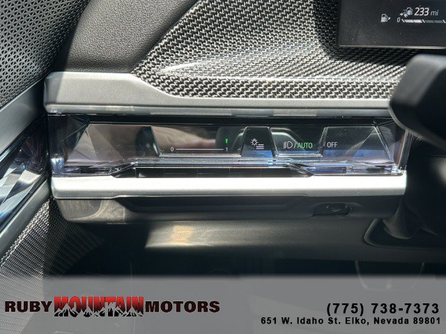 Used 2025 BMW 750e xDrive w/ Premium Package AWD/4WD image 15