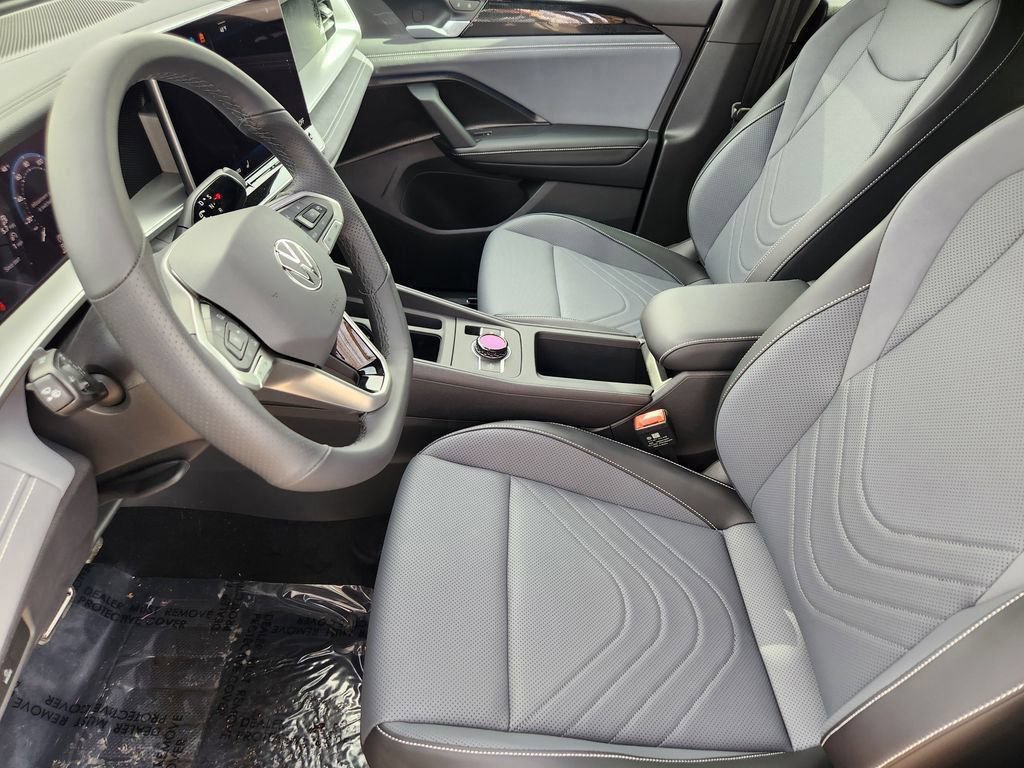 New 2026 Volkswagen Tiguan SE R-Line AWD/4WD image 3