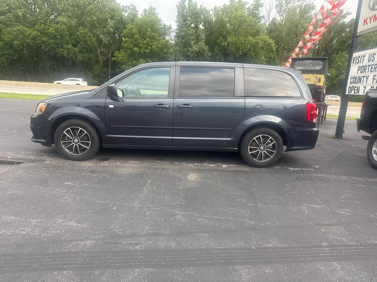 Used 2014 Dodge Grand Caravan SE FWD image 13