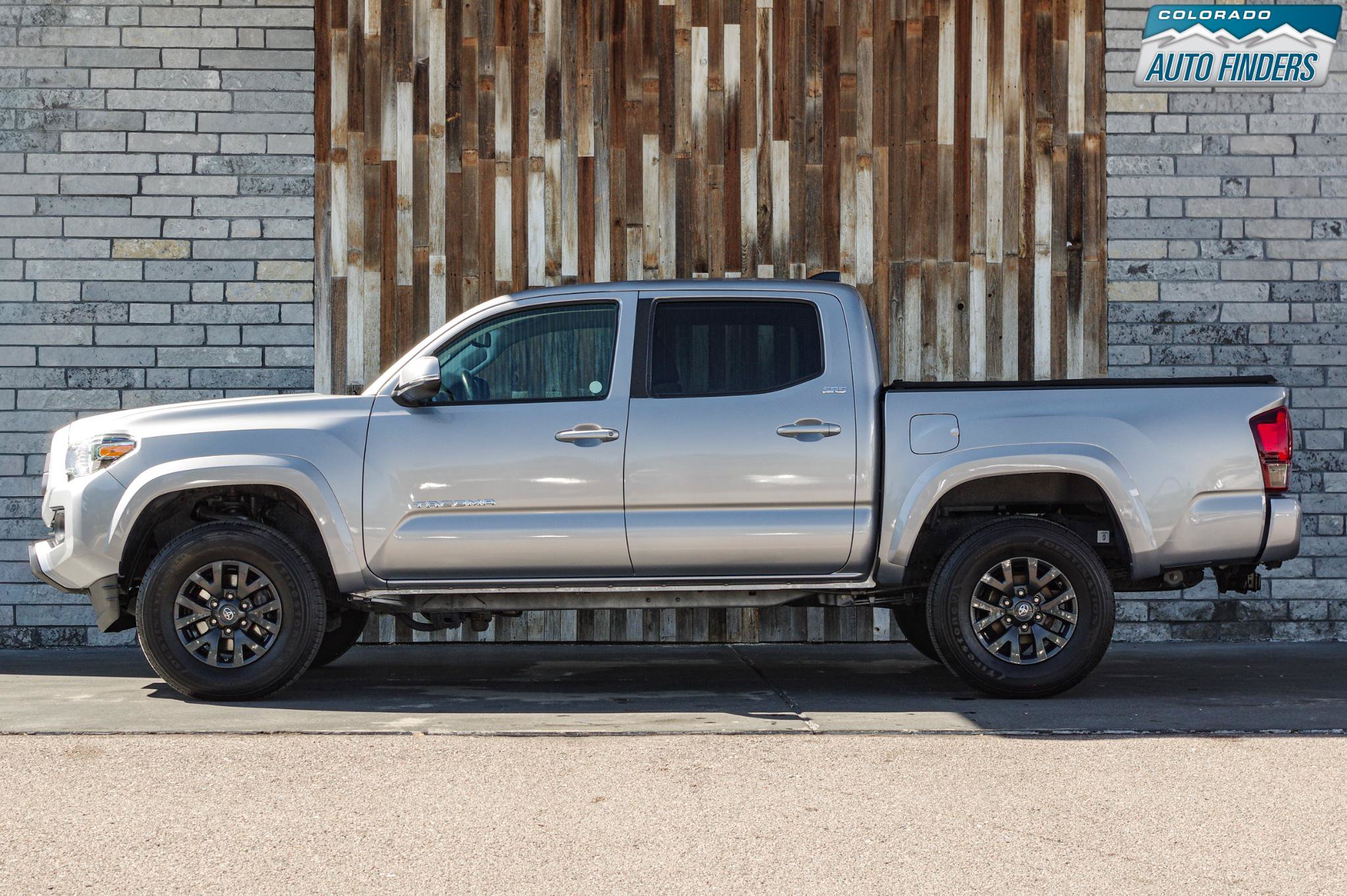 Used 2020 Toyota Tacoma SR5 w/ Technology Package AWD/4WD image 3