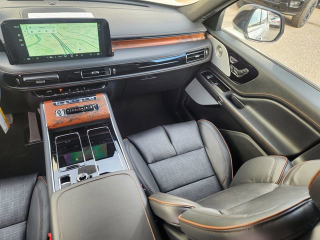 New 2026 Lincoln Aviator Black Label w/ Jet Appearance Package image 12