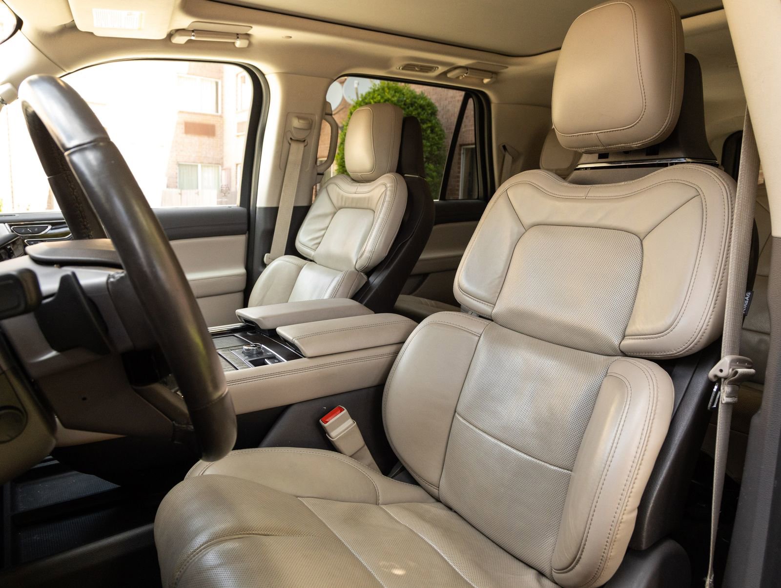 Used 2022 Lincoln Navigator L Reserve AWD/4WD image 5