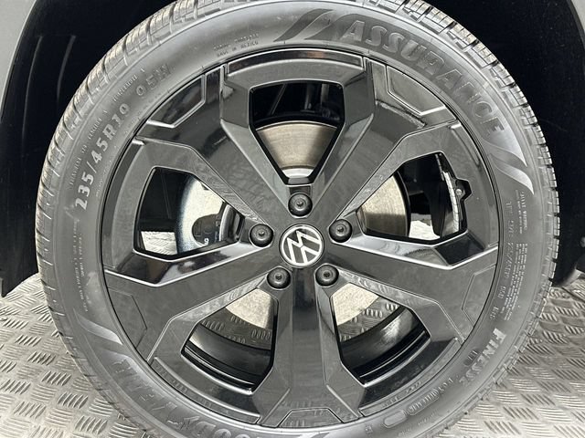Used 2025 Volkswagen Taos SE AWD/4WD image 11