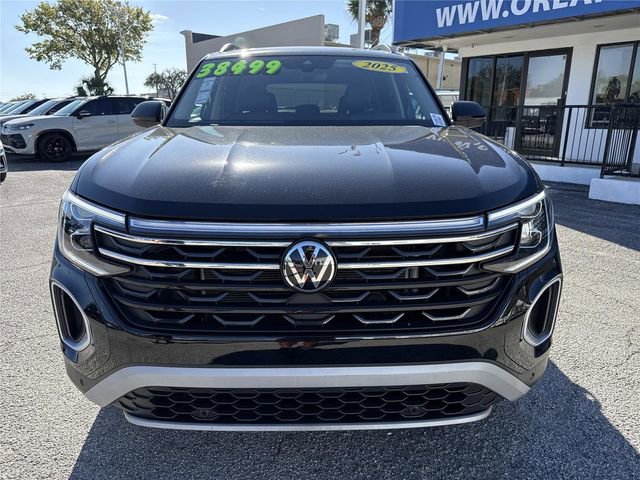 Used 2025 Volkswagen Atlas Peak Edition SE image 2