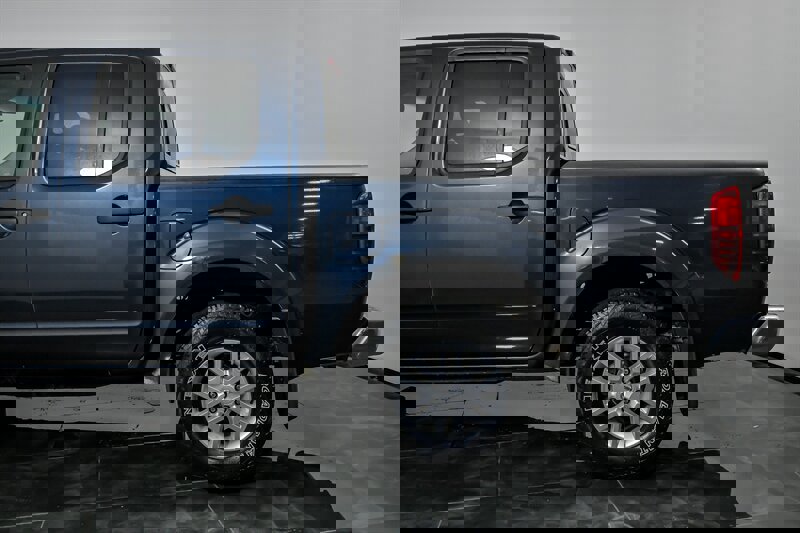 Used 2018 Nissan Frontier SV image 7