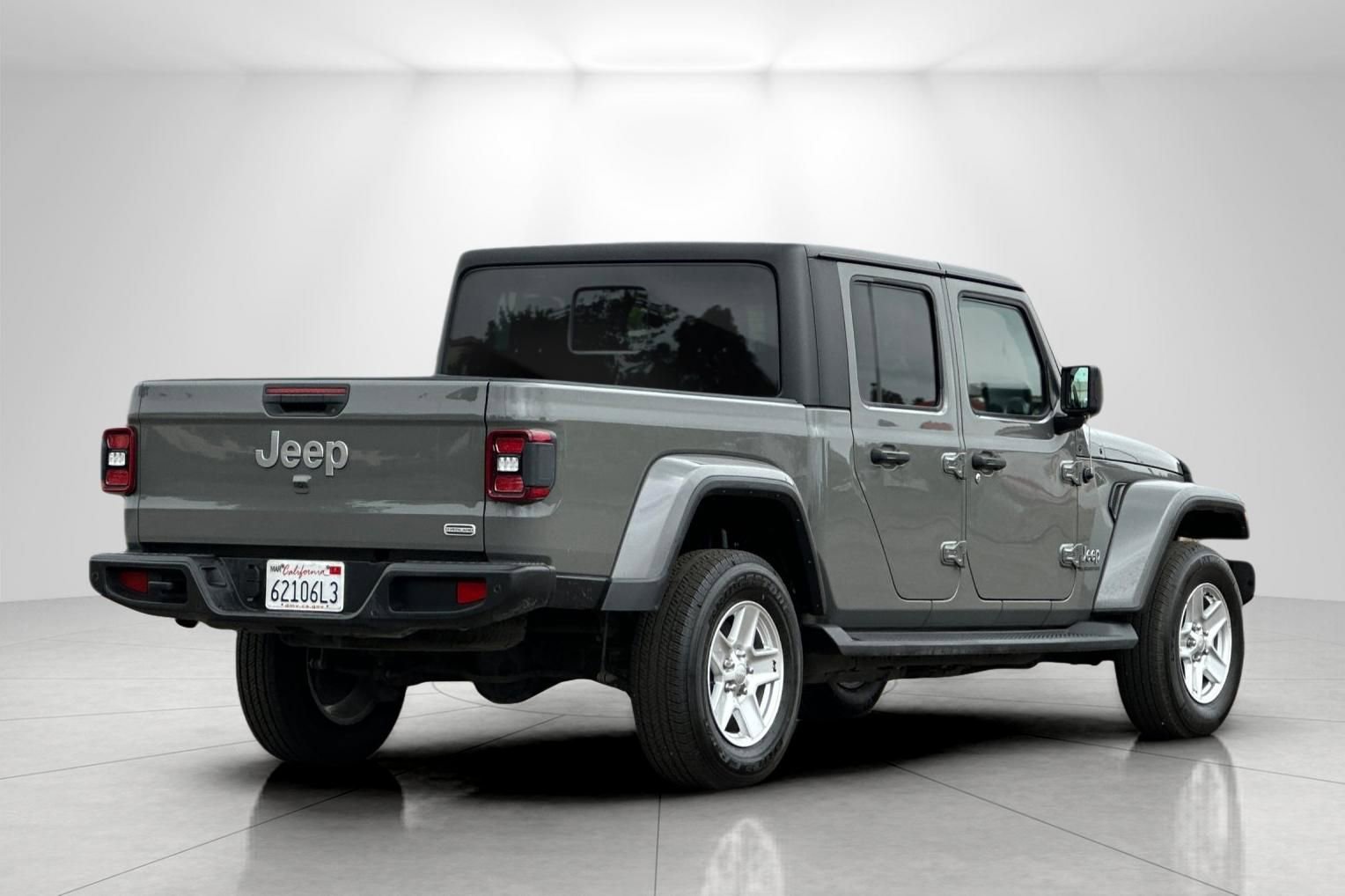 Certified 2022 Jeep Gladiator Overland w/ Safety Group image 3