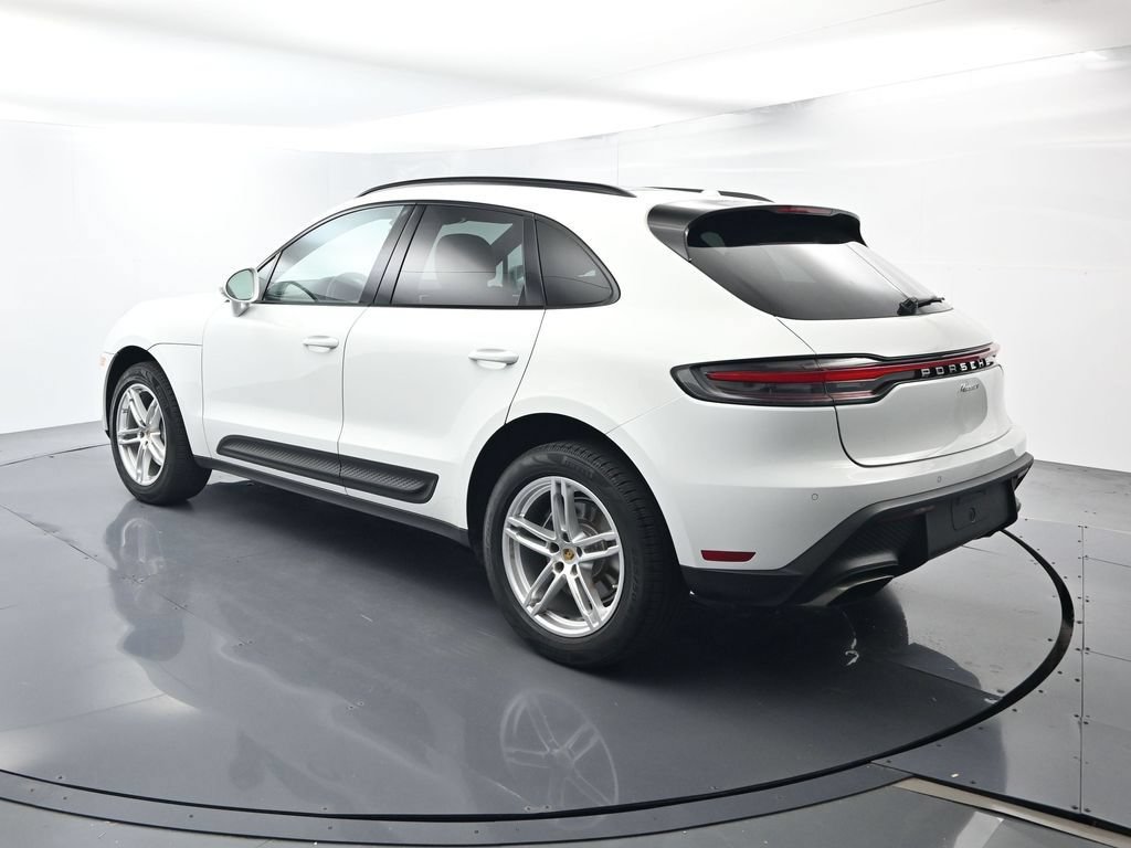 Certified 2022 Porsche Macan AWD/4WD image 3