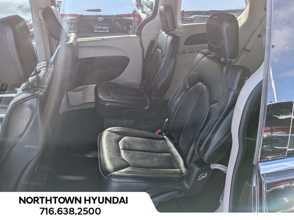 Used 2024 Chrysler Pacifica Touring-L image 31