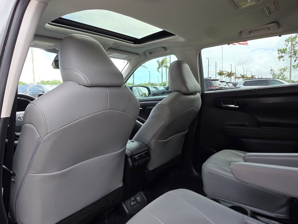 Used 2023 Toyota Highlander Bronze Edition image 21