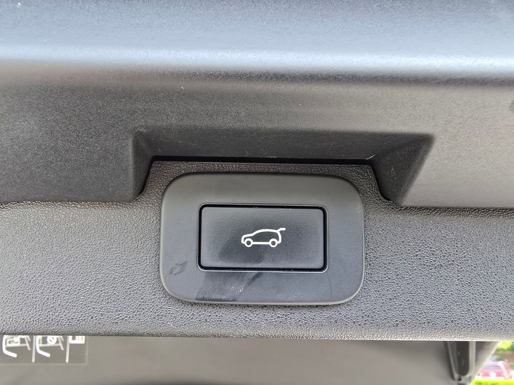 Used 2023 Land Rover Discovery S R-Dynamic AWD/4WD image 18