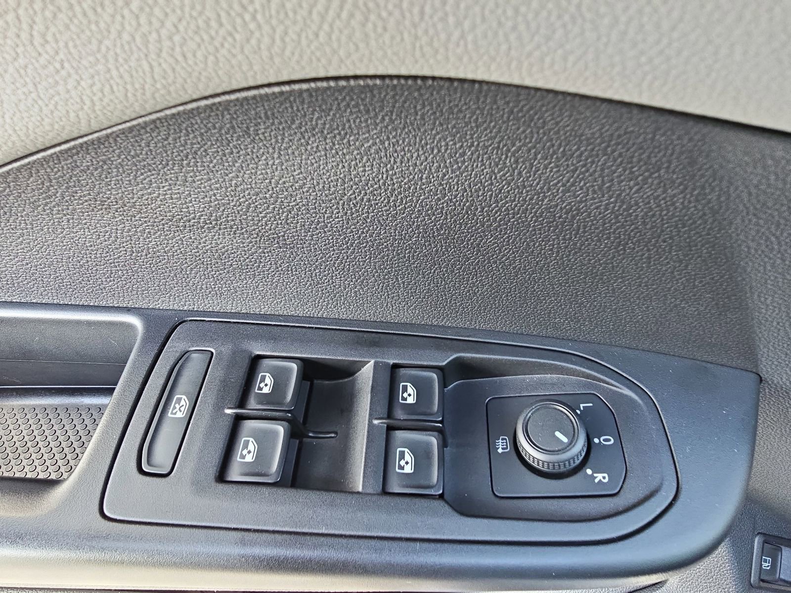 Used 2022 Volkswagen Taos SE image 26