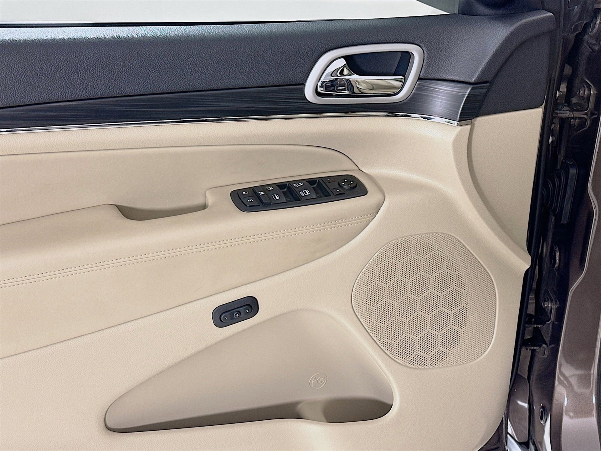 Used 2020 Jeep Grand Cherokee Limited w/ Luxury Group II image 19