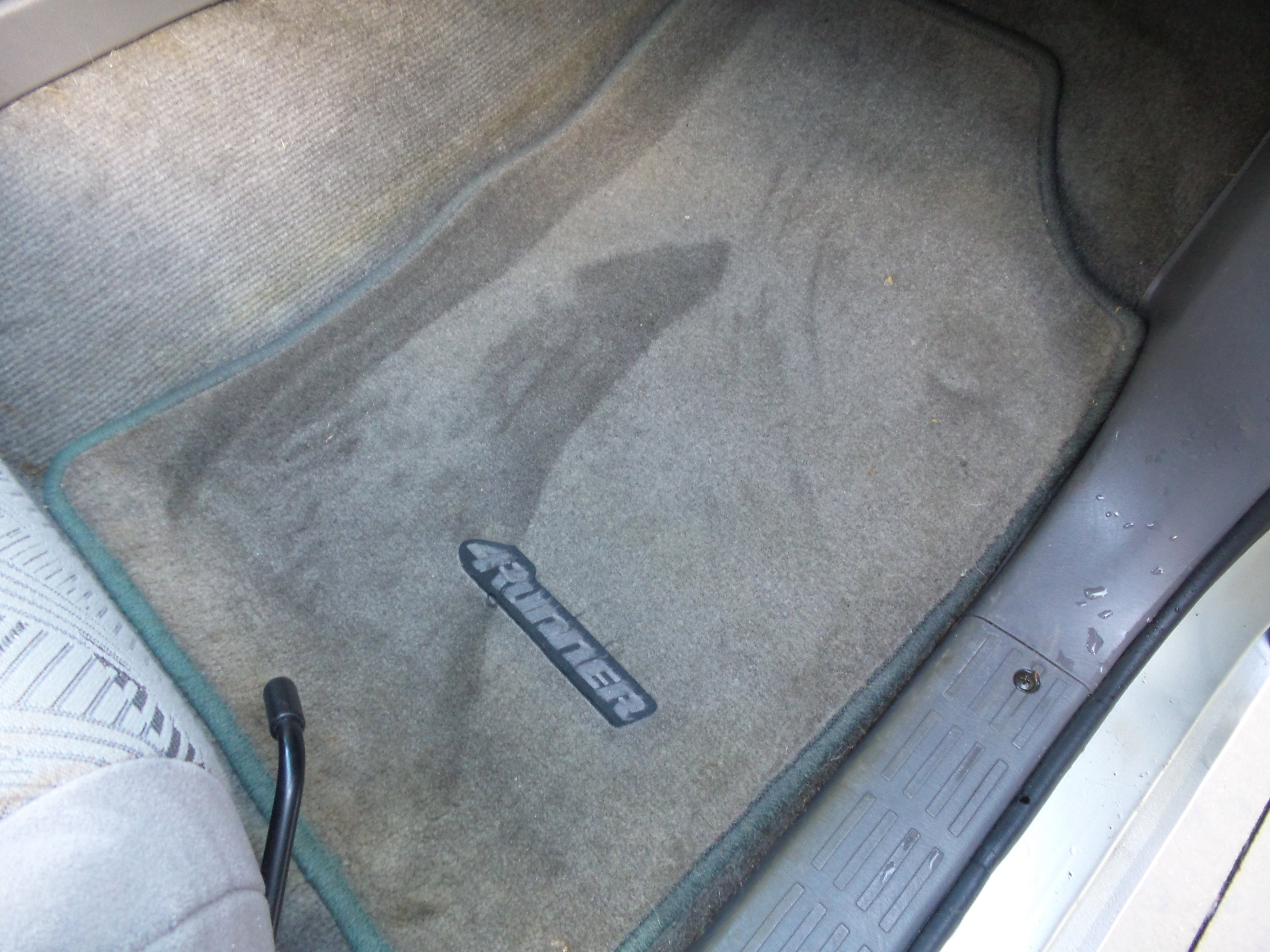 Used 2001 Toyota 4Runner SR5 image 28