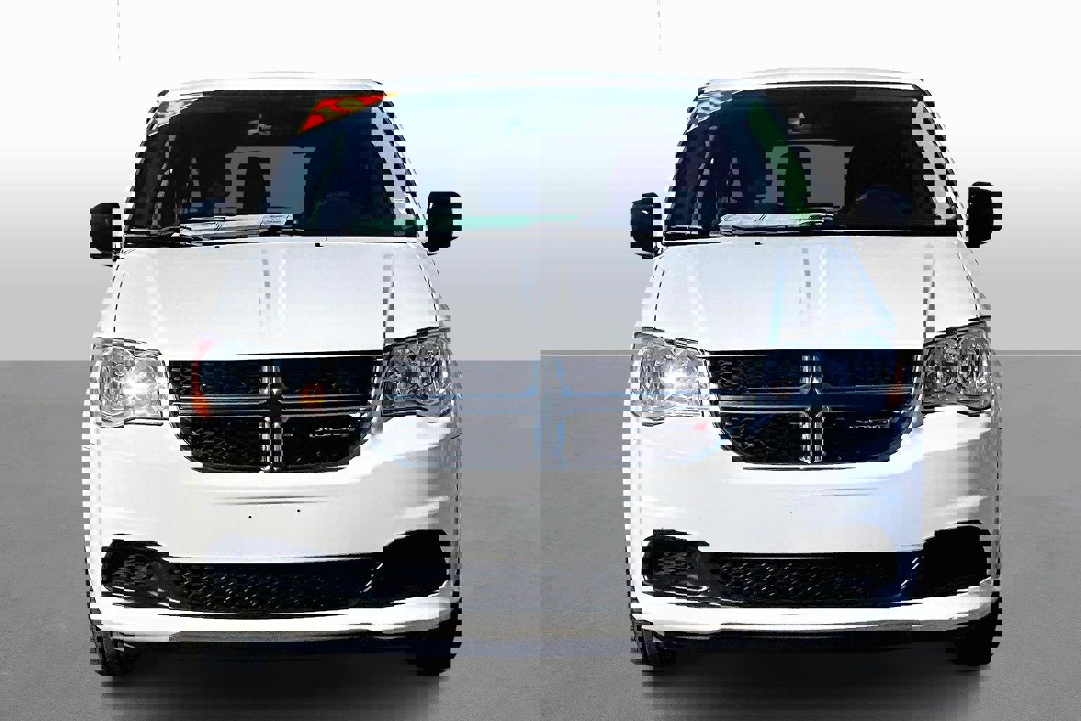 Used 2018 Dodge Grand Caravan SE w/ UConnect Hands-Free Group image 3