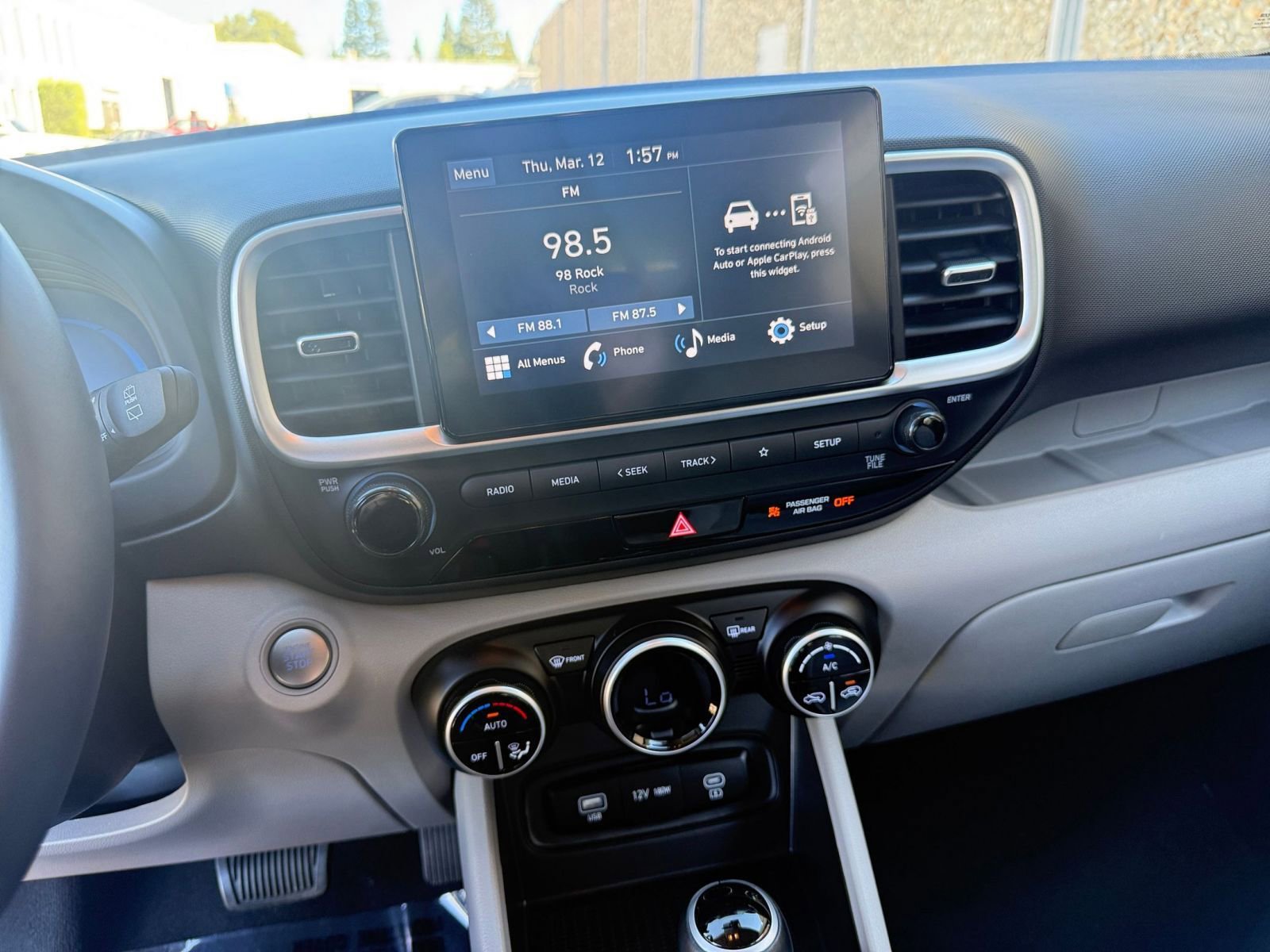 Used 2025 Hyundai Venue SEL image 17