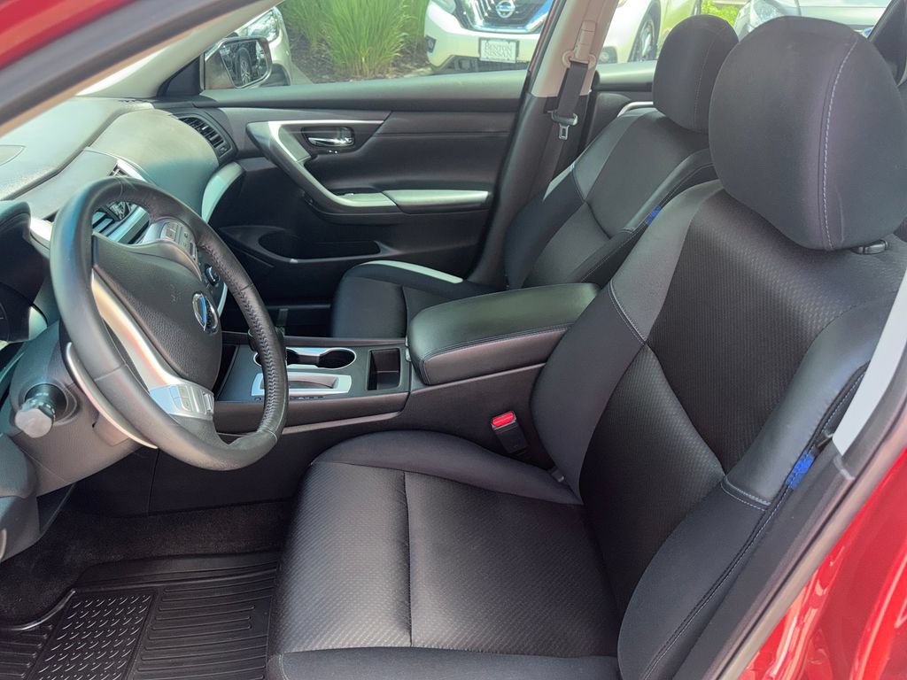 Used 2017 Nissan Altima 2.5 SR w/ Midnight Edition Package FWD image 9