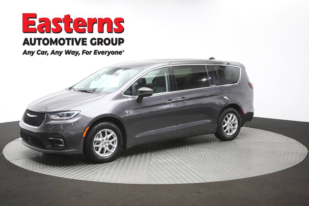 Used 2023 Chrysler Pacifica Touring-L FWD image 58