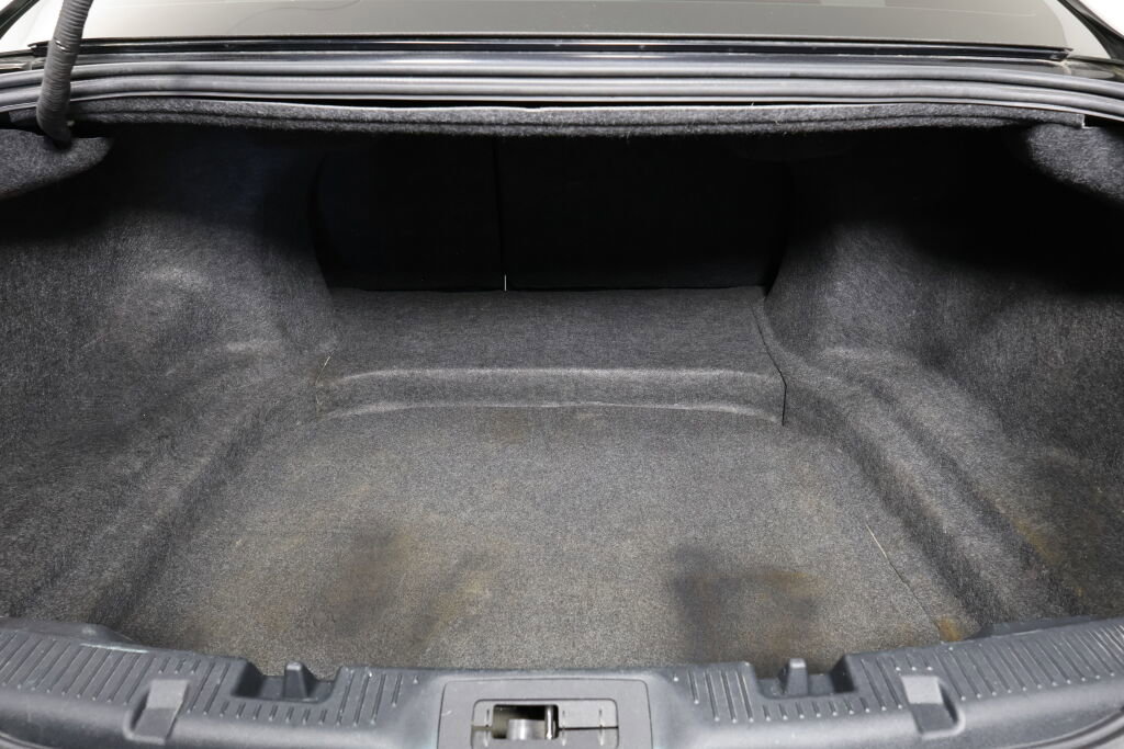 Used 2015 Ford Taurus SEL image 18