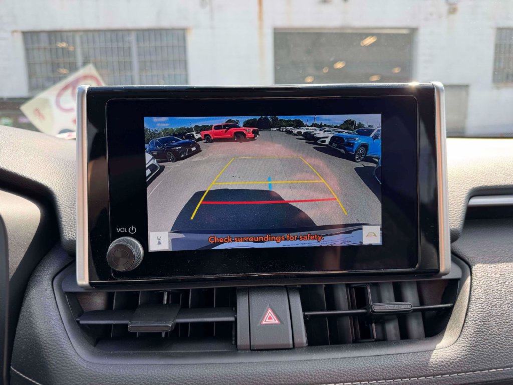 Used 2025 Toyota RAV4 XLE AWD/4WD image 29
