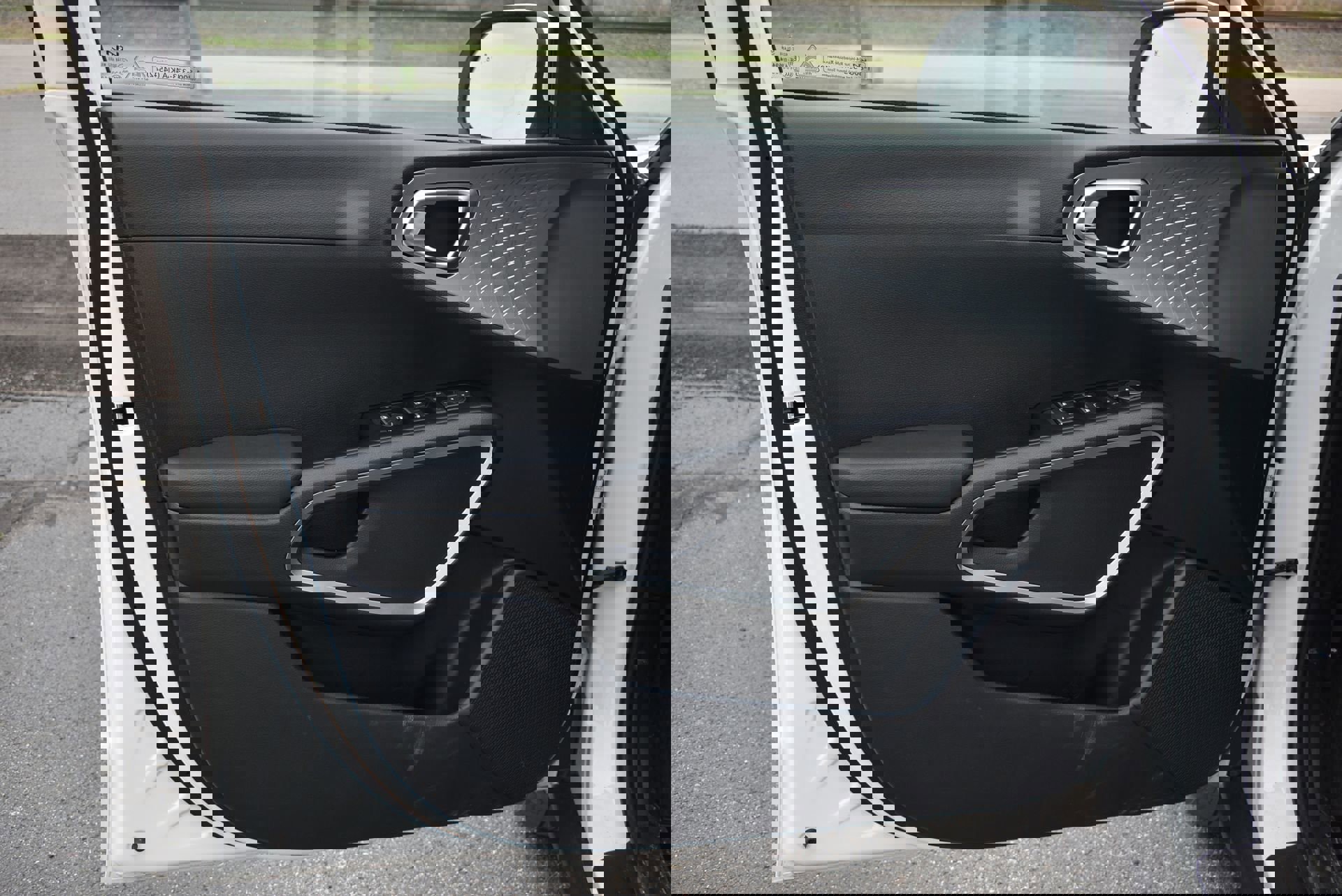 Used 2025 Kia Soul LX FWD image 12