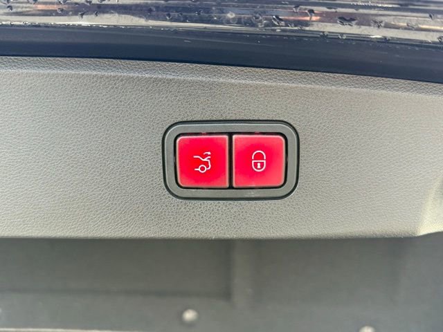 Used 2014 Mercedes-Benz E 350 Sedan image 32