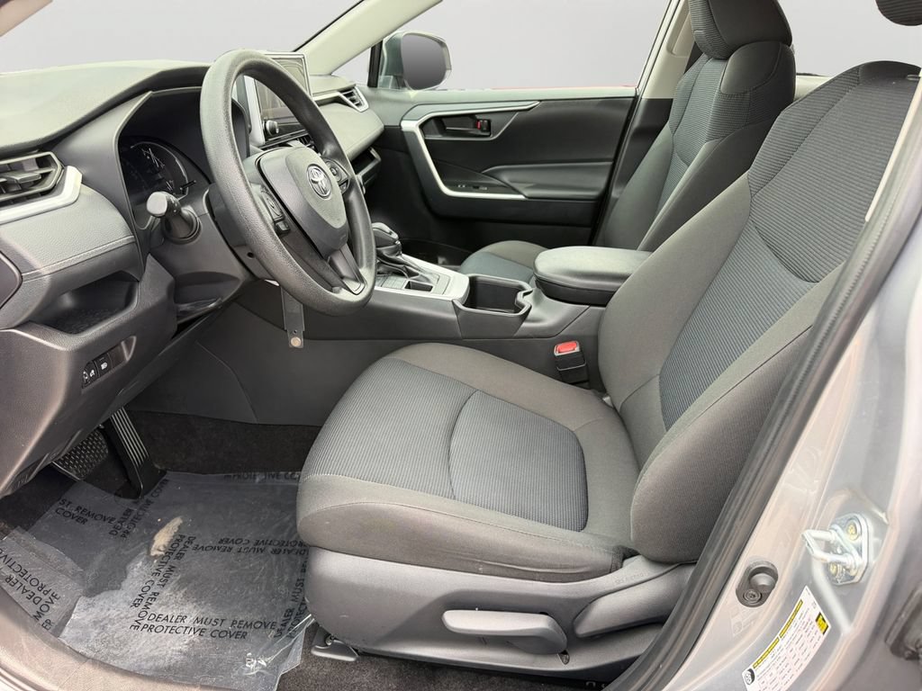 Used 2025 Toyota RAV4 LE AWD/4WD image 16
