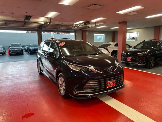 Certified 2025 Toyota Sienna Limited image 2