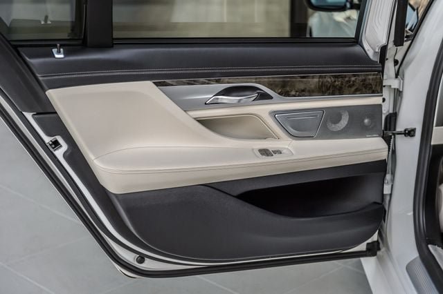 Used 2018 BMW 740i xDrive AWD/4WD image 53