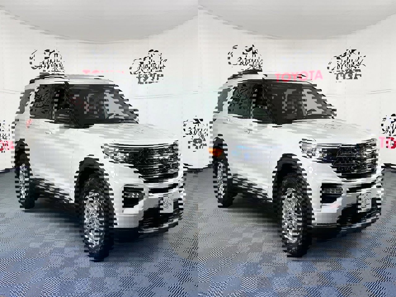 Used 2022 Ford Explorer XLT w/ Equipment Group 202A image 3