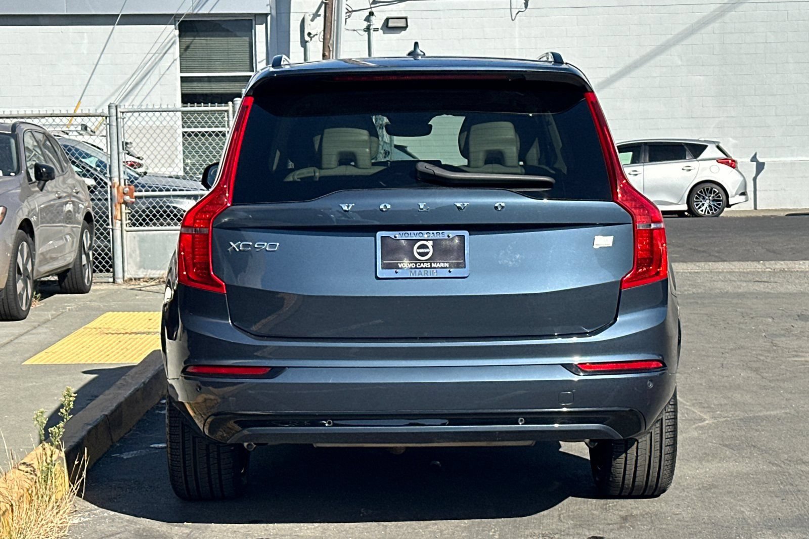 Certified 2023 Volvo XC90 T8 Plus AWD/4WD image 8