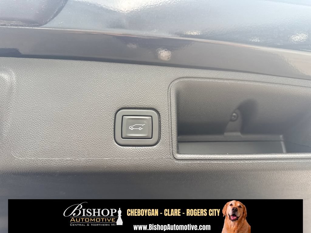 Used 2023 GMC Terrain SLT FWD image 21