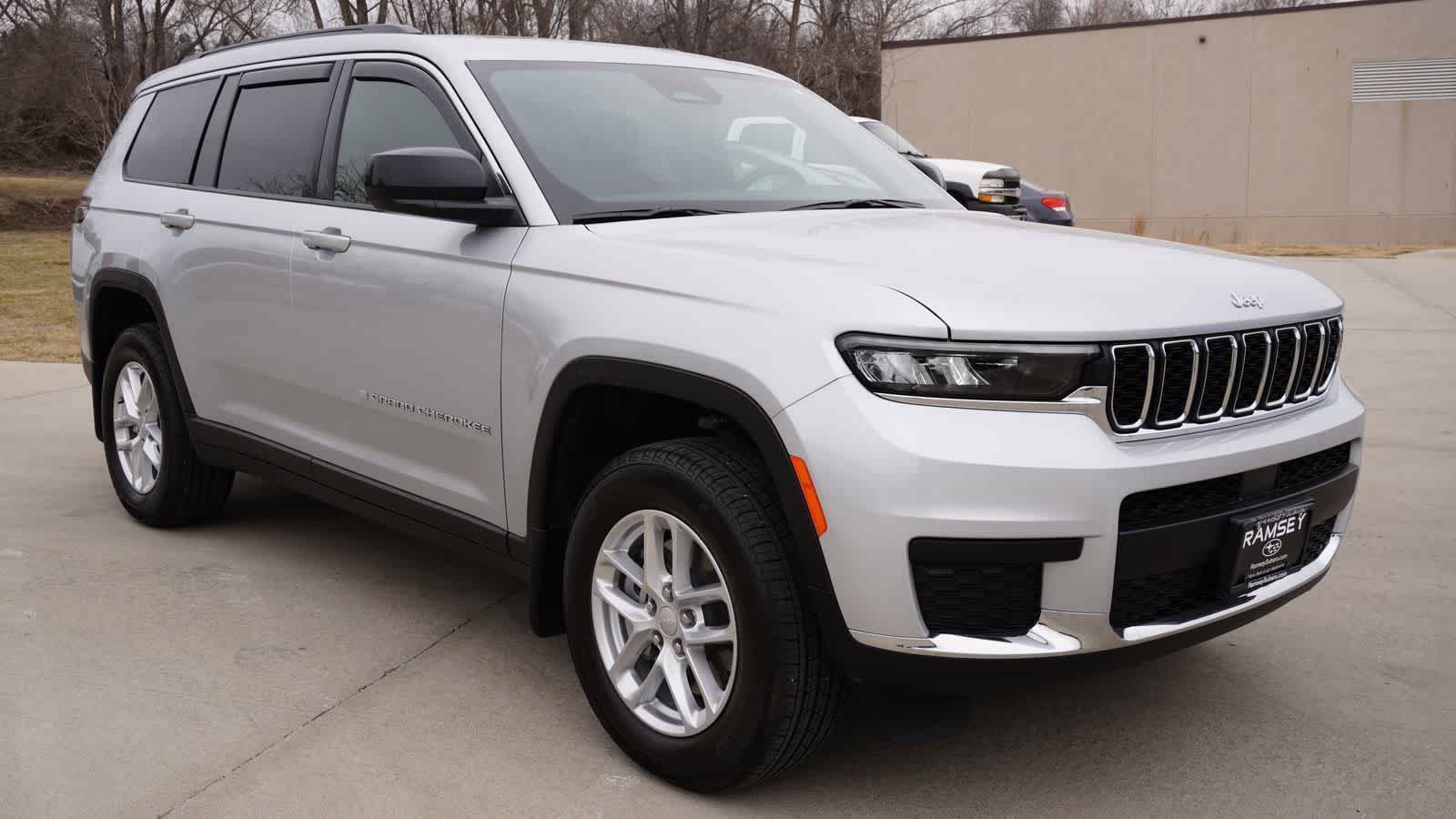 Used 2025 Jeep Grand Cherokee L Laredo w/ Luxury Tech Group I AWD/4WD image 8