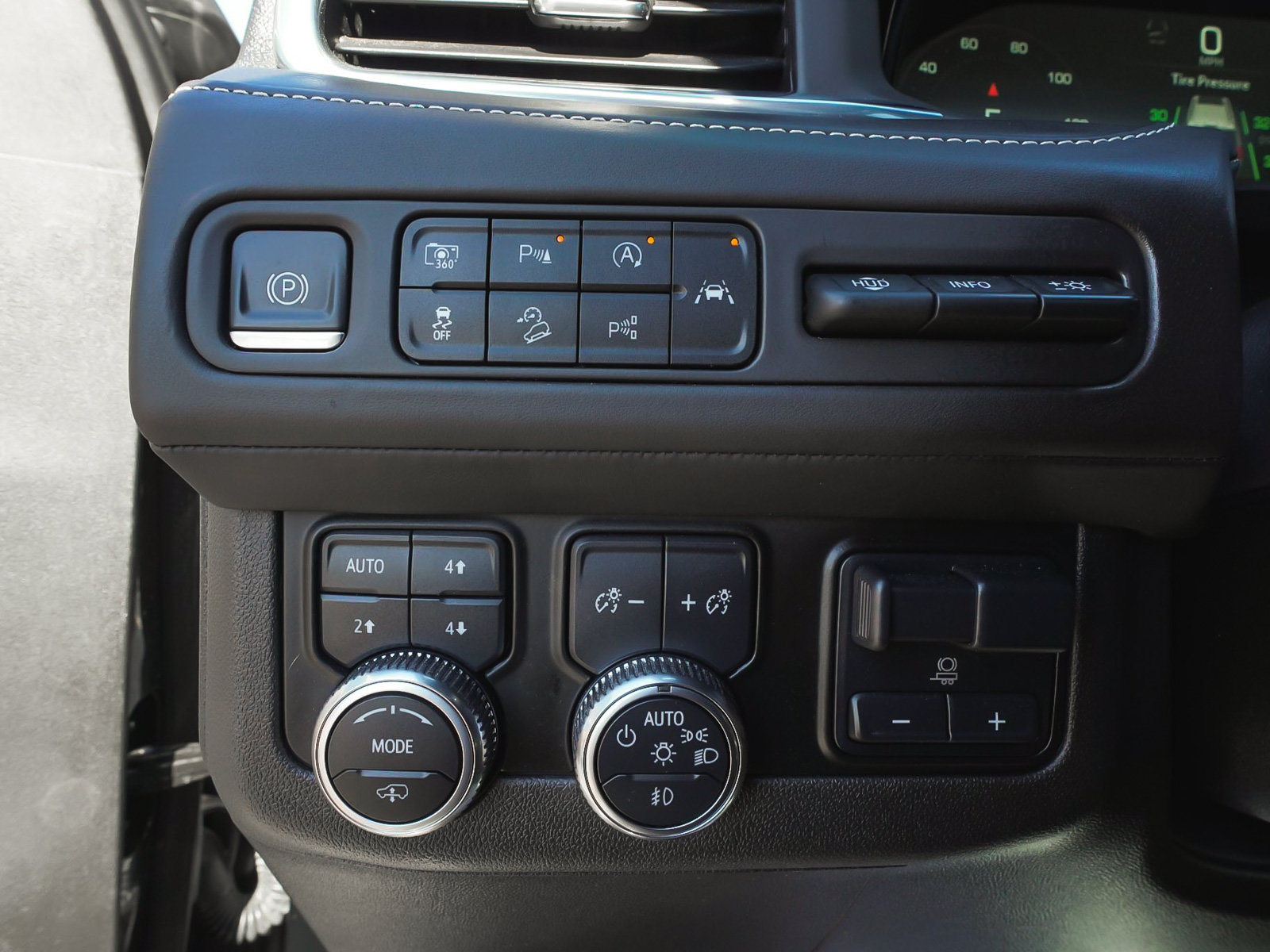 Used 2023 GMC Yukon XL Denali Ultimate AWD/4WD image 17