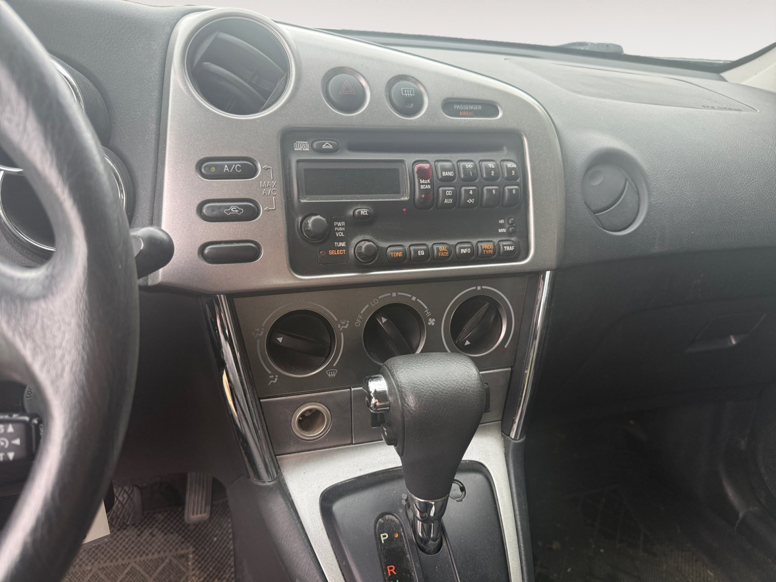 Used 2007 Pontiac Vibe w/ Preferred Package FWD image 11