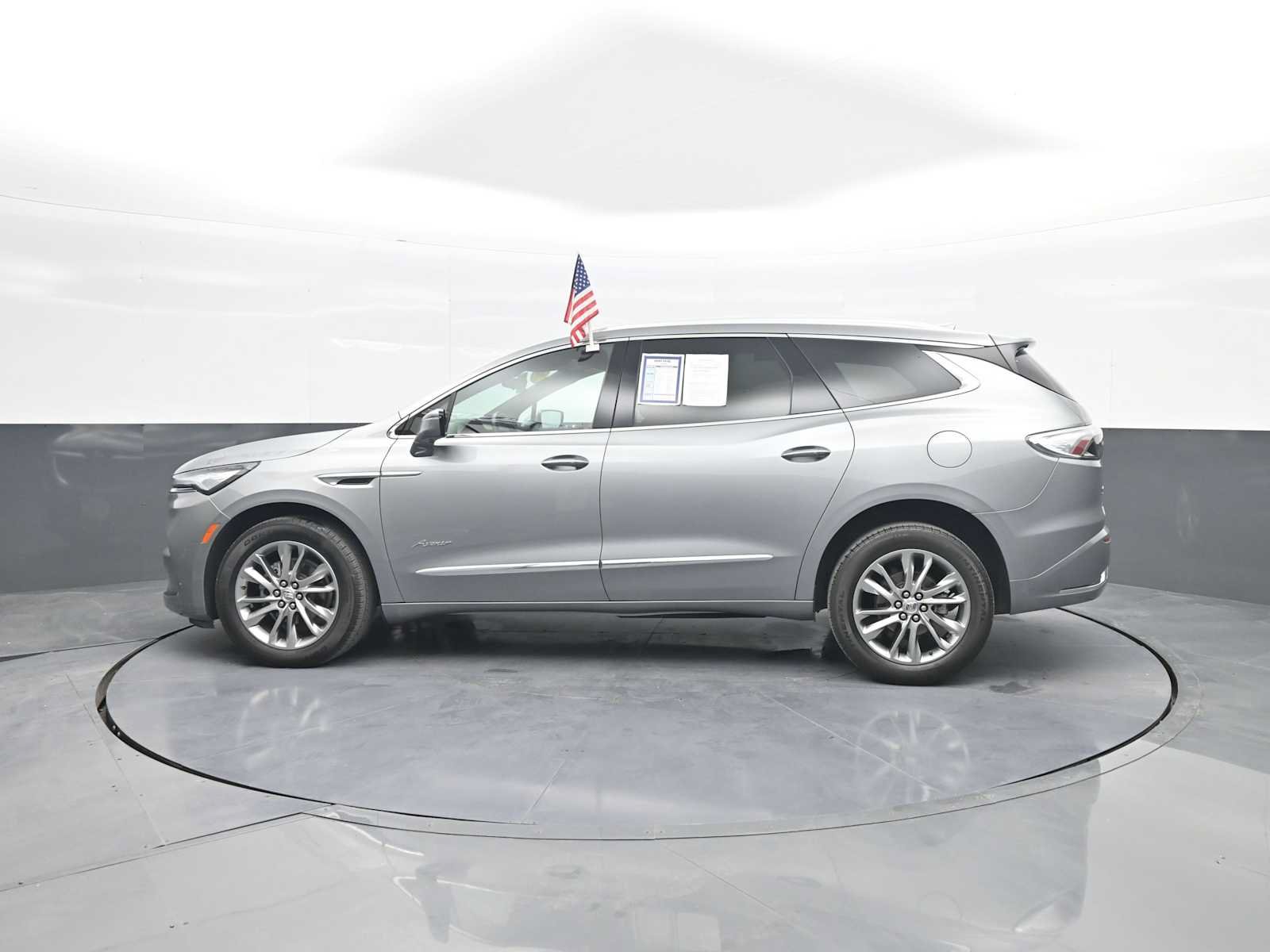 Used 2024 Buick Enclave Avenir AWD/4WD image 5