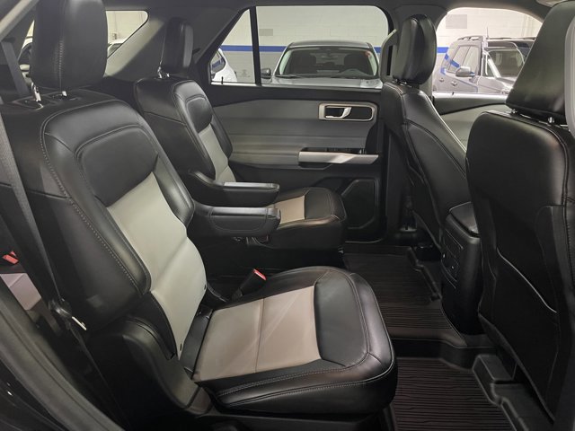 Used 2022 Ford Explorer XLT w/ Equipment Group 202A AWD/4WD image 16