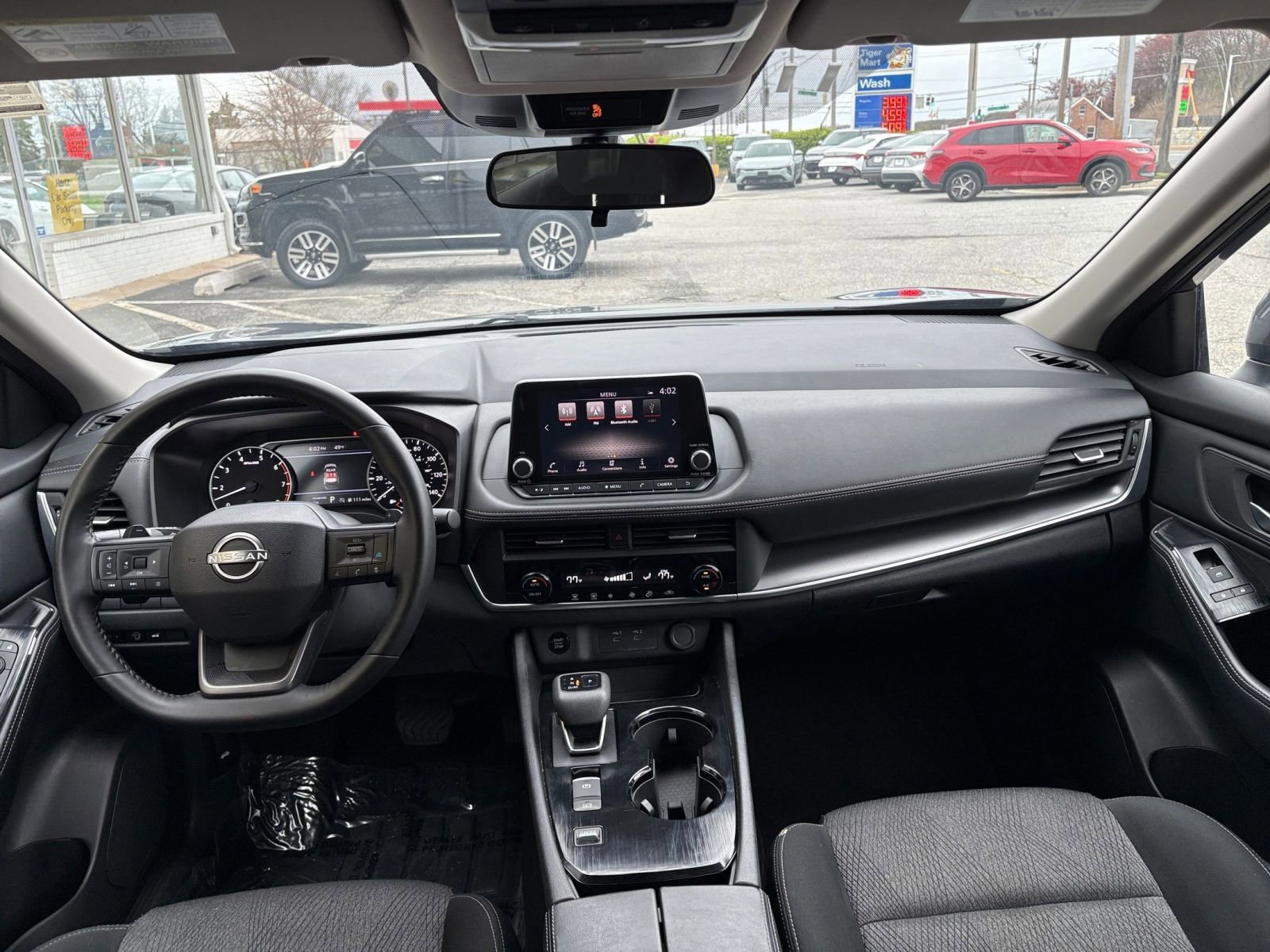 Used 2025 Nissan Rogue SV image 34