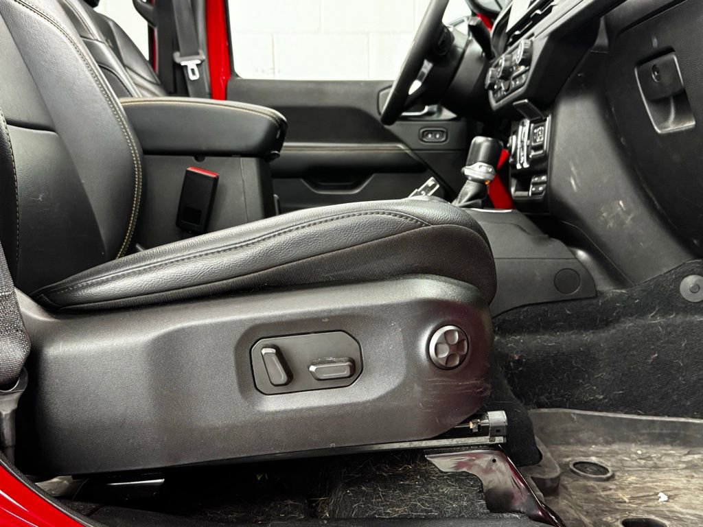 Used 2024 Jeep Wrangler Sahara w/ Technology Group image 5