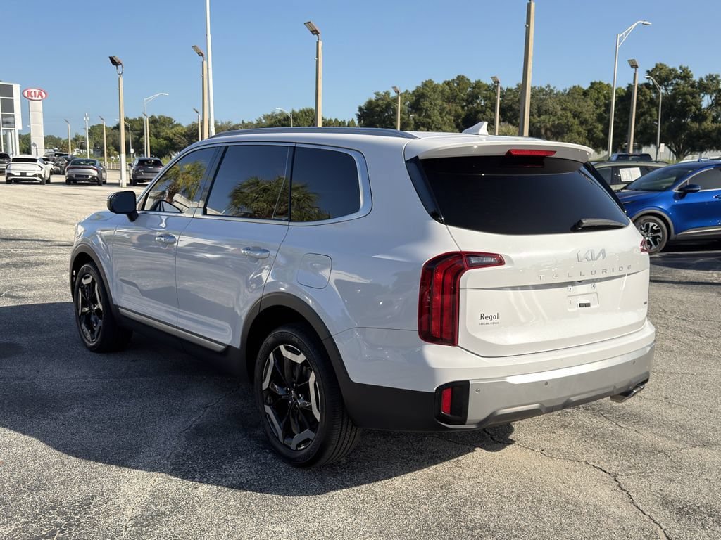 Certified 2023 Kia Telluride S w/ S Sunroof Package AWD/4WD image 7