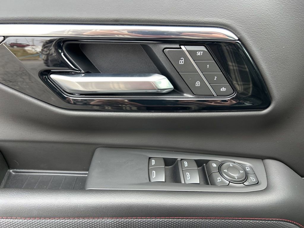 Used 2025 Chevrolet Suburban RST w/ Comfort Package image 16