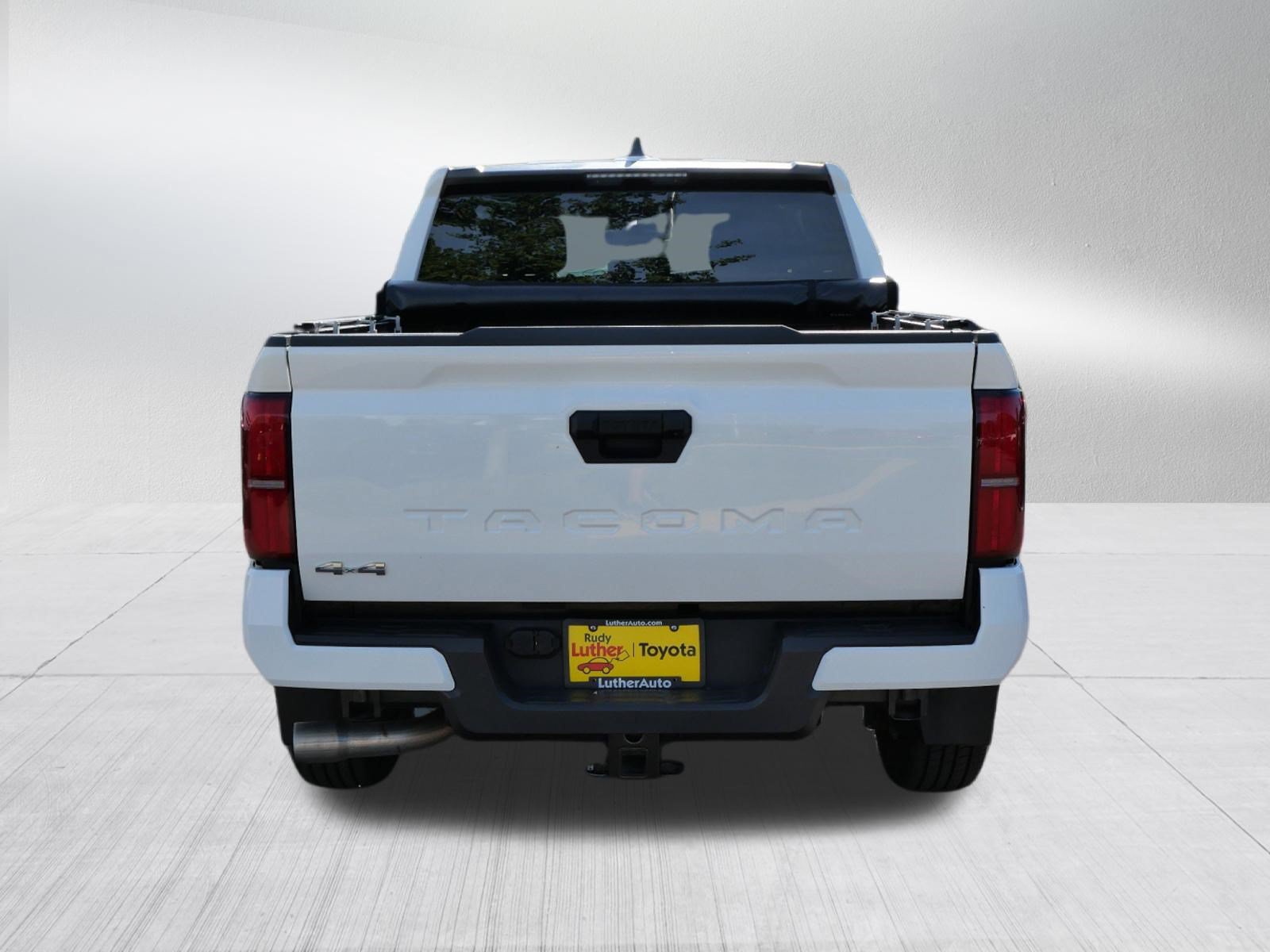Certified 2024 Toyota Tacoma SR5 AWD/4WD image 7