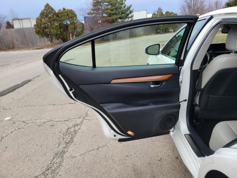 Used 2015 Lexus ES 300h w/ Navigation System Package image 16