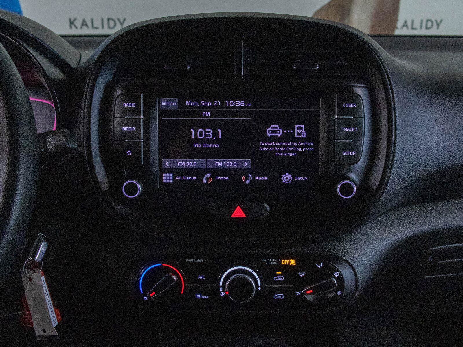 Used 2023 Kia Soul LX w/ Option Group 015 FWD image 4