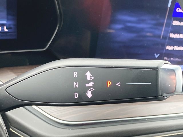 Used 2025 Chevrolet Tahoe Premier AWD/4WD image 16