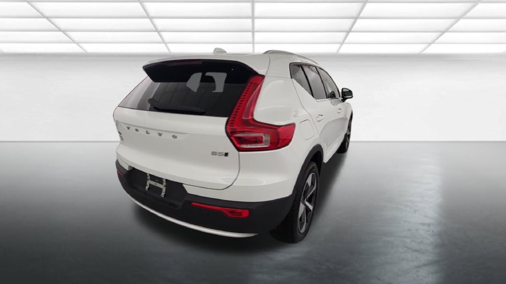 Used 2024 Volvo XC40 B5 Plus AWD/4WD image 7